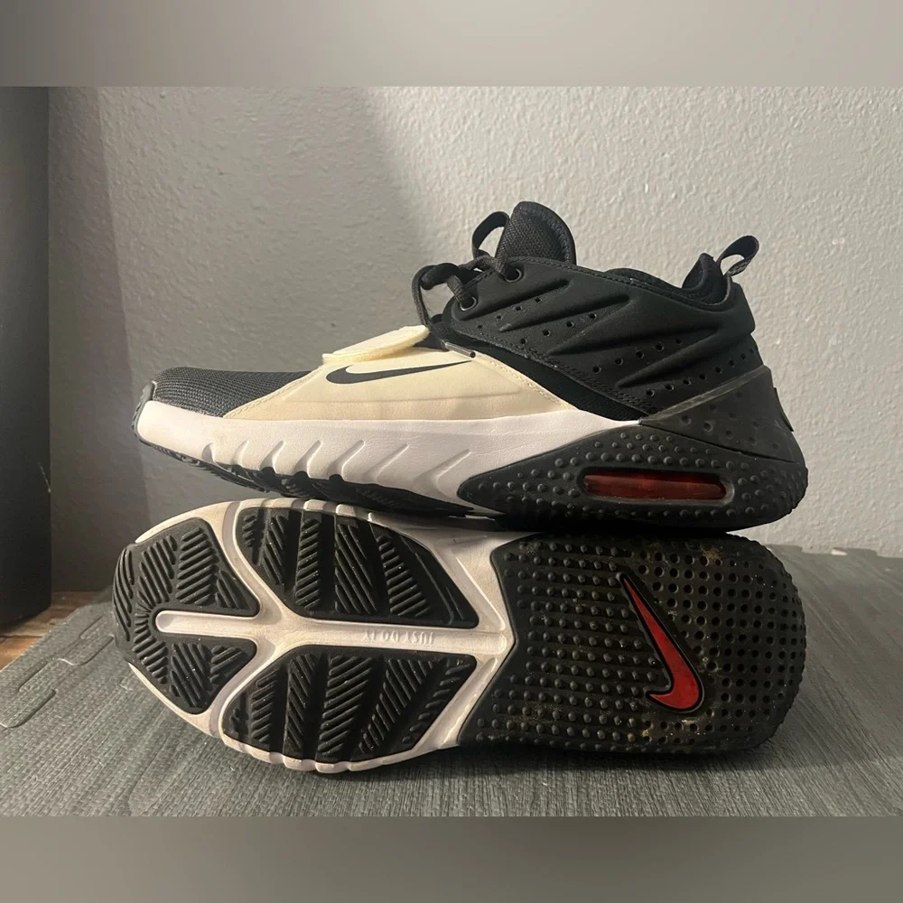 Nike Black and Cream Athletic Shoes - Picture 4 of 6